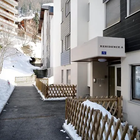 A Апартаменты *